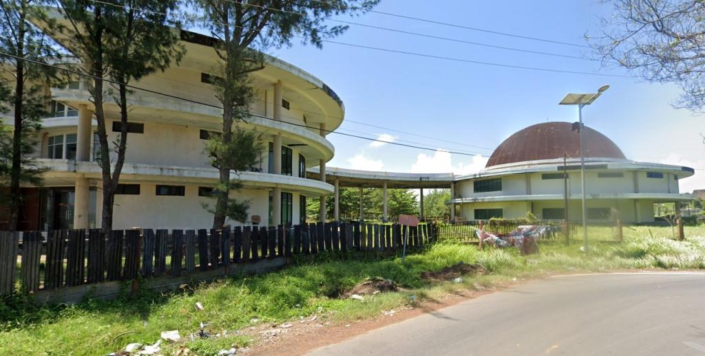 Disampaikan Jonaidi, pihaknya sudah menyuarakan pengelolaan Mess Pemda kepada pihak ketiga selama kurang lebih sembilan tahun dimana Mess Pemda dan Lapangan Golf memiliki nilai yang tinggi sebagai tempat destinasi wisata.  “Sekarang sudah tahun ke delapan atau sembilan, saya menyuarakan tentang Mess Pemda yang tidak kunjung terkelola oleh Pemerintah Provinsi (Pemprov). Sistem pengelolaan dapat diserahkan kepada pihak ketiga atau BUMD. Banyak mekanisme selama ini untuk pengelolaan itu bisa dilakukan namun sayang sekali karena nilai bangunan itu juga memiliki nilai miliaran,” sampai Jonaidi, Kamis (1/06/2023).  Lebih lanjut diungkapkan Jonaidi, ketika mendengar akan ada calon investor yang akan meninjau langsung Mess Pemda dan lapangan golf, ada harapan bahwa hal tersebut dapat ditindak lanjut oleh Gubernur Bengkulu. Sehingga ada keseriusan dari pihak calon investor, karena selama bertahun-tahun Mess Pemda belum menemukan investor serius.  “Disaat kita dengar ada investor Korea, juga tindak lanjut dari kerja sama Gubernur dengan universitas dan beberapa investor Korea dari dua bulan lalu saya fikir Gubernur harus segera sambung karena bertahun-tahun kita belum ada melihat beberapa pihak yang serius, jangan sampai ini hanya sekedar pembicaraan dan silahturahmi antara Gubernur dan calon investor Korea, hal ini harus direalisaikan,” demikian Jonadi