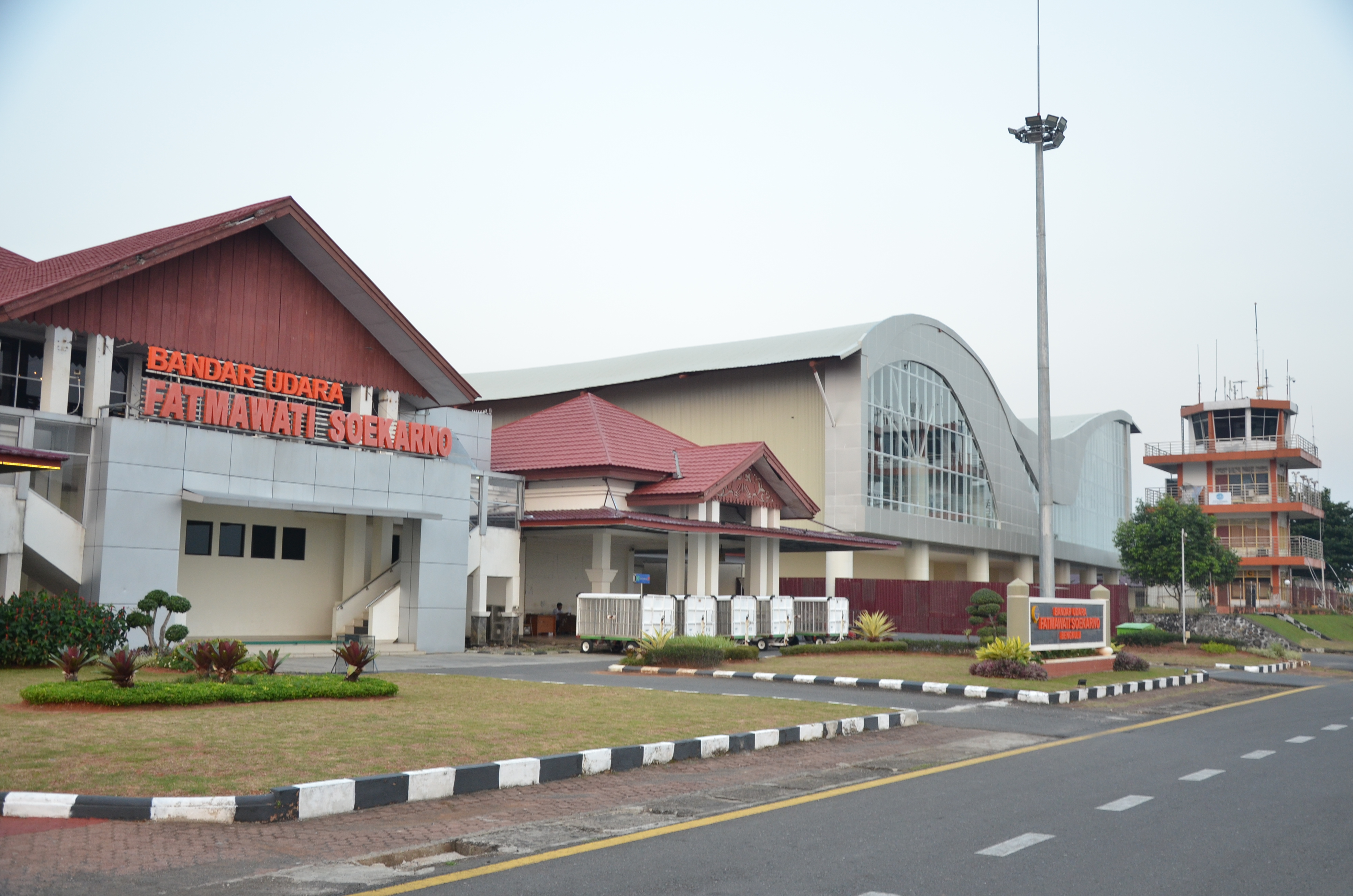 Hari ini kita lakukan hearing tentang Bandara Fatmawati Soekarno Bengkulu dengan pihak AP agar Bandara Fatmawati Soekarno Bengkulu ada peningkatan dan membicarakan Program dari AP dalam bidang posko keamanan yang kiranya untuk mengamankan daerah Provinsi Bengkulu melalui bandara