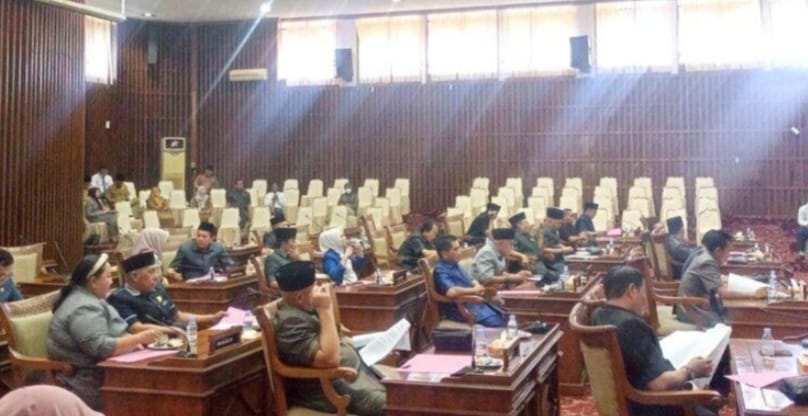 Dalam menciptakan PAD perlu adanya suatu peraturan daerah tentang pajak dan retribusi daerah,” kata Sumardi