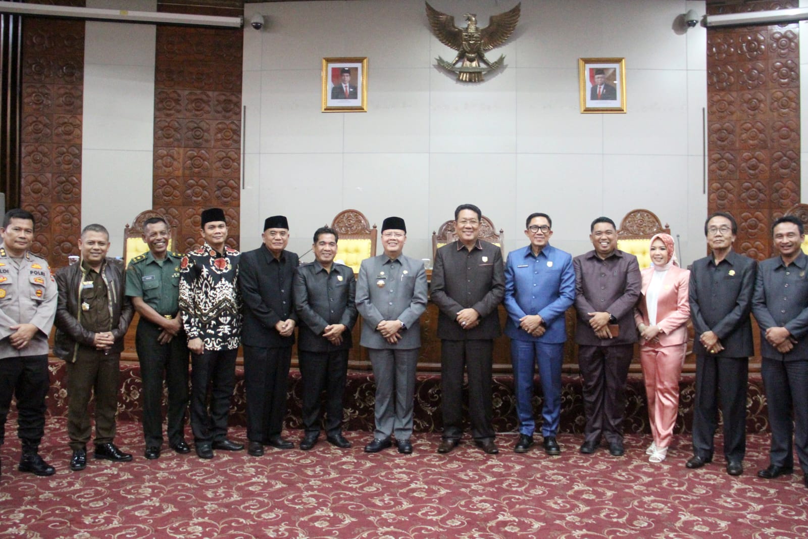 Keputusan bersama tersebut dituangkan dalam Surat Keputusan Persetujuan Bersama dan ditandatangani seluruh unsur pimpinan dewan dan Gubernur Rohidin Mersyah yang disaksikan ketua-ketua fraksi serta unsur Forkopimda Provinsi Bengkulu.