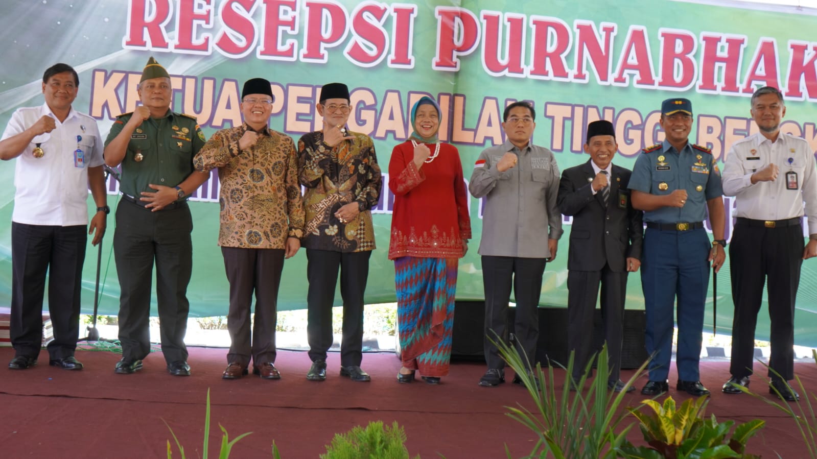 sinergi dan kolaborasi antara Pemprov Bengkulu dengan Forkopimda Bengkulu, Gubernur Rohidin justru membahas cincin dan salam metal Ketua PT Bengkulu Pramodana, yang telah mengabdikan diri di lingkungan pengadilan selama 38 tahun.