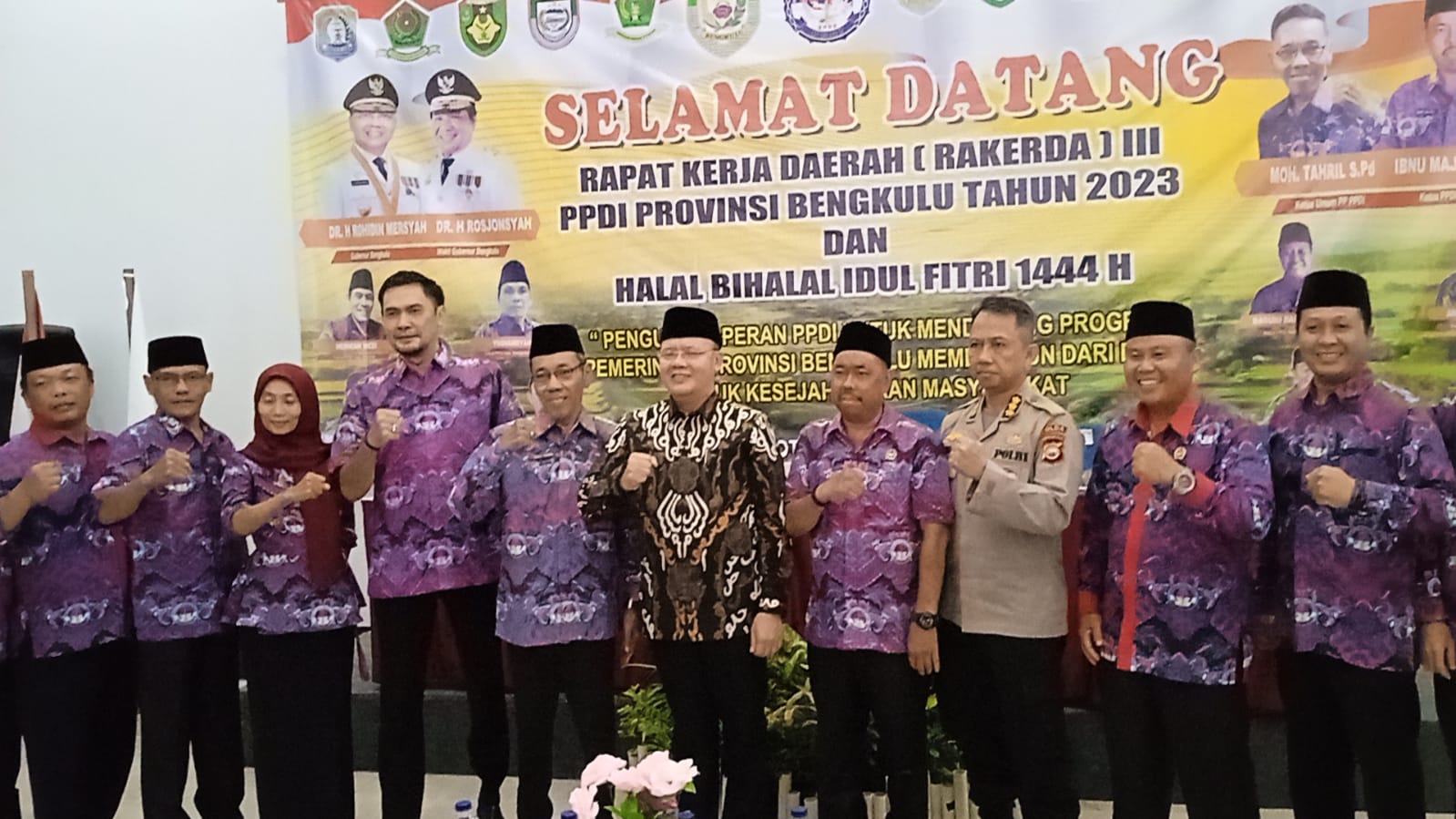 Sedangkan pada sisi kelembagaan yang paling utama yaitu kepala desa dan Badan Perwakilan Desa (BPD) yang dipilih secara langsung serta perangkat desa lainnya.