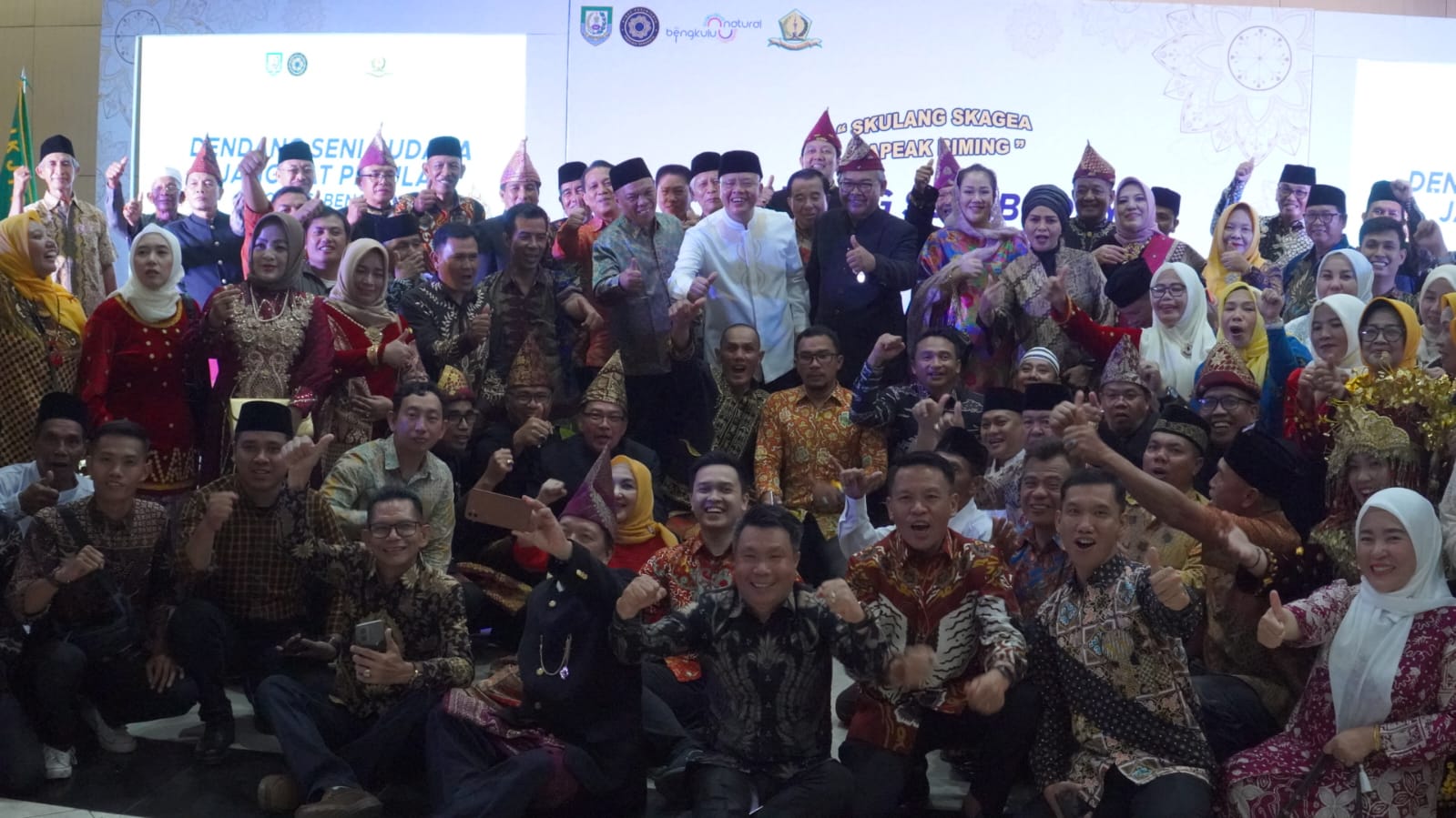terkait pembangunan balai adat sebagai upaya bersama sehingga simpul-simpul suku yang ada di Bengkulu memiliki wadah untuk berkumpul dan mengadakan kegiatan aktivitas kemasyarakatan.
