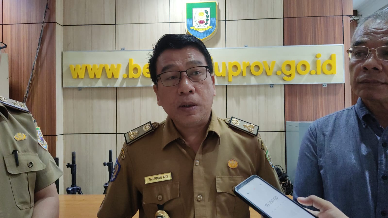 Dijelaskan Kepala Biro Ekonomi Provinsi Bengkulu Zahirman Aidi, dibandingkan dengan provinsi lainnya di wilayah Sumatera, Bengkulu merupakan provinsi terakhir yang melakukan penyesuaian HET Gas Elpiji 3 Kg tersebut sejak 2015 lalu. Sehingga kebijakan tersebut wajar jika dilakukan.