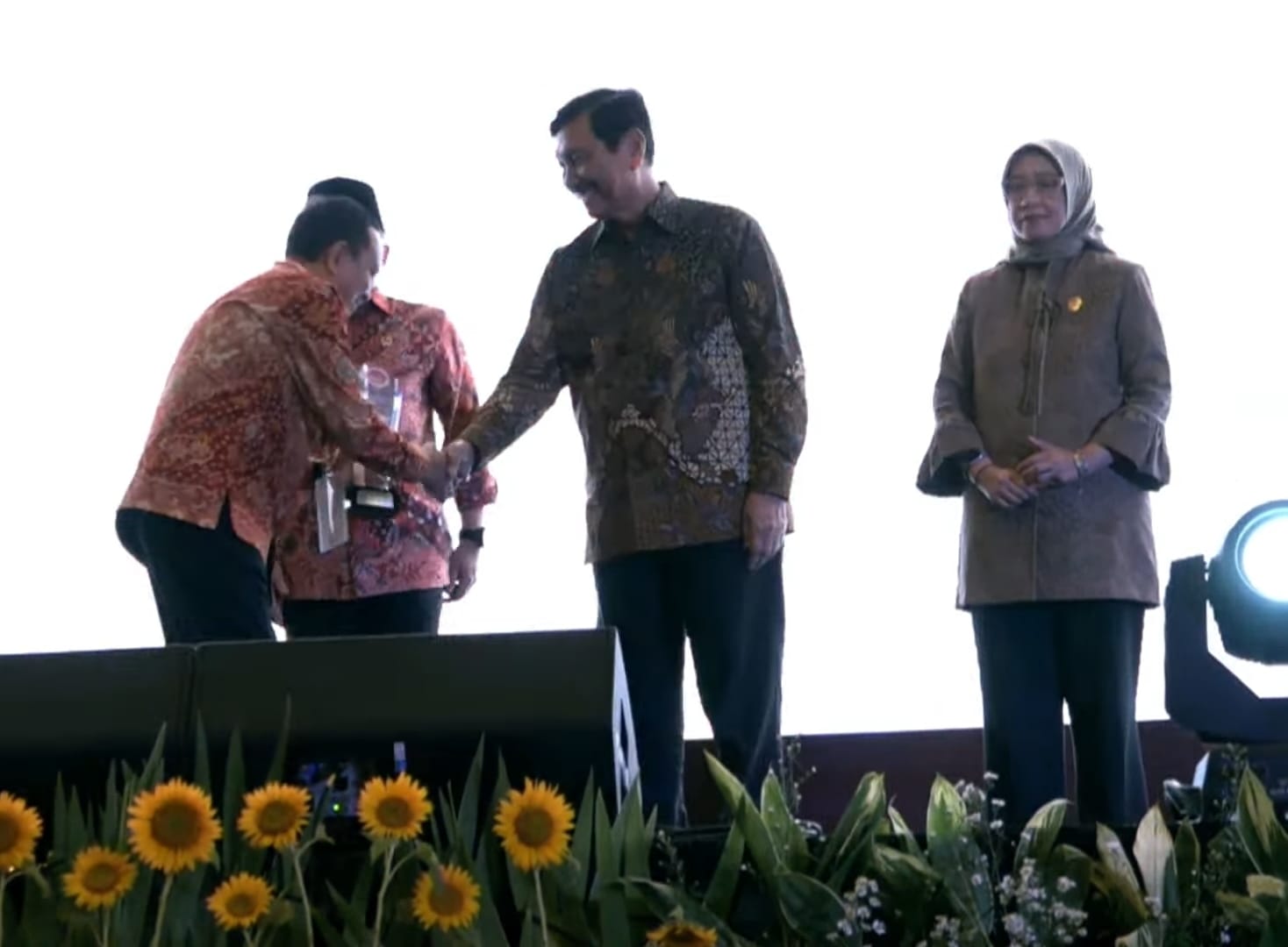 Apresiasi Digital Government Award 2023 dalam kategori Penguatan Kebijakan SPBE Pemerintah Provinsi ini didapat, menurut Sekda Provinsi Bengkulu Hamka Sabri merupakan prestasi bersama yang harus menjadi acuan dalam meningkatkan pelayanan publik secara digital