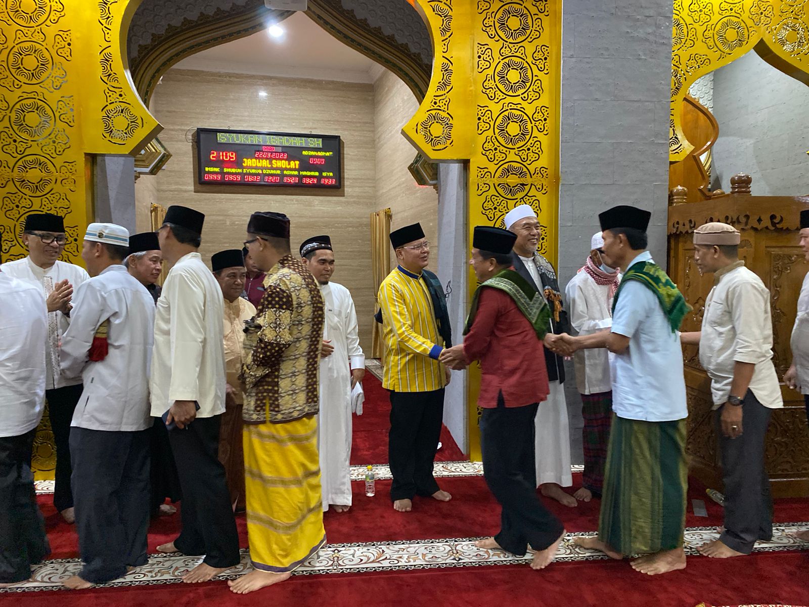 Dalam tausiyah-nya, Khotib H. Rohidin Mersyah menyampaikan bahwasanya puasa di bulan suci Ramadhan merupakan salah satu rukun Islam dan diwajibkan kepada umat muslim untuk menjalankannya.
