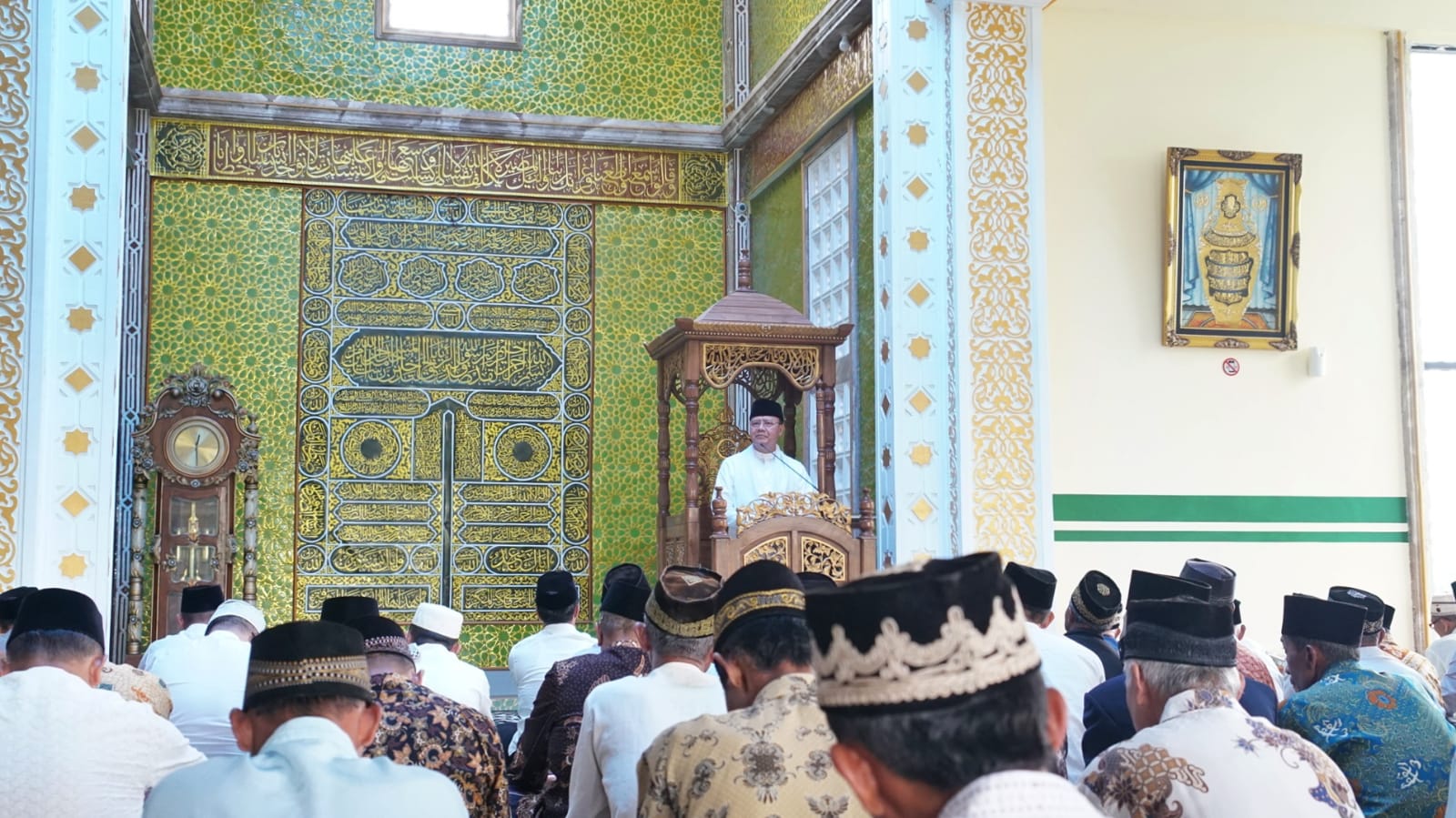 Kunci kebahagiaan dalam hidup yaitu sabar dan syukur. Memaknai rasa syukur ketika mendapat kebahagiaan, sabar ketika mendapatkan cobaan