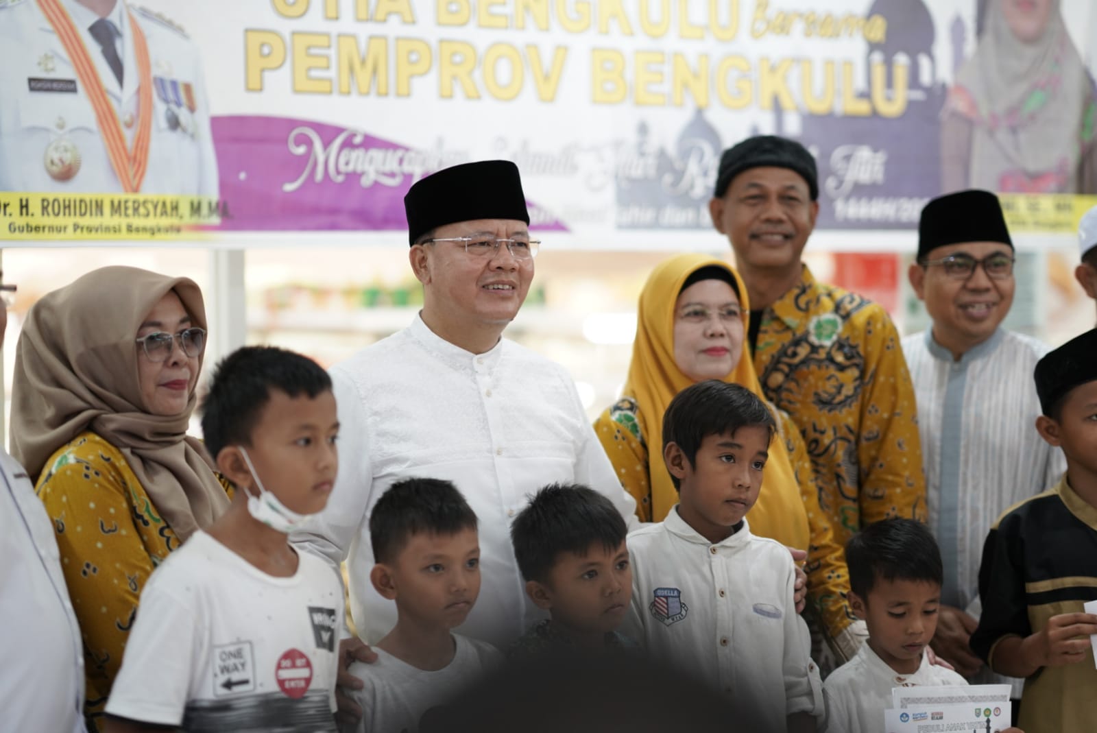 Gubernur Rohidin Mersyah menyampaikan bahwa dirinya menyambut baik inisiatif yang peduli terhadap sesama, apalagi STIA sangat aktif dalam setiap kegiatan yang berkolaborasi dengan Pemprov Bengkulu.