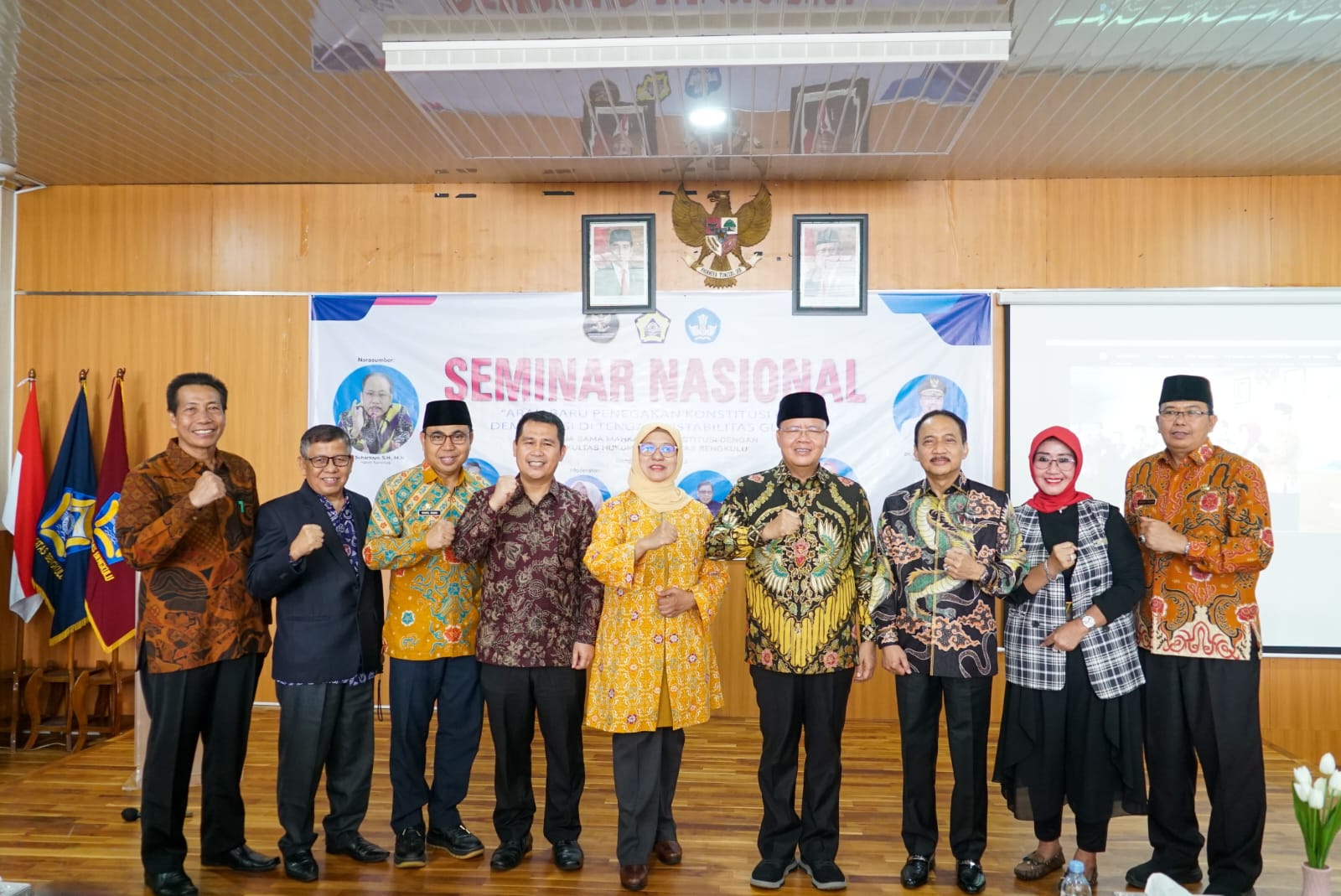 Rektor Universitas Bengkulu Retno Agustina Ekaputri menjelaskan bahwa Seminar Nasional "Arah Baru Penegakan Konstitusi dan Demokrasi di Tengah Instabilitas Global" diharapkan dapat menjawab dan mengupas berbagai persoalan hukum yang saat ini terjadi.