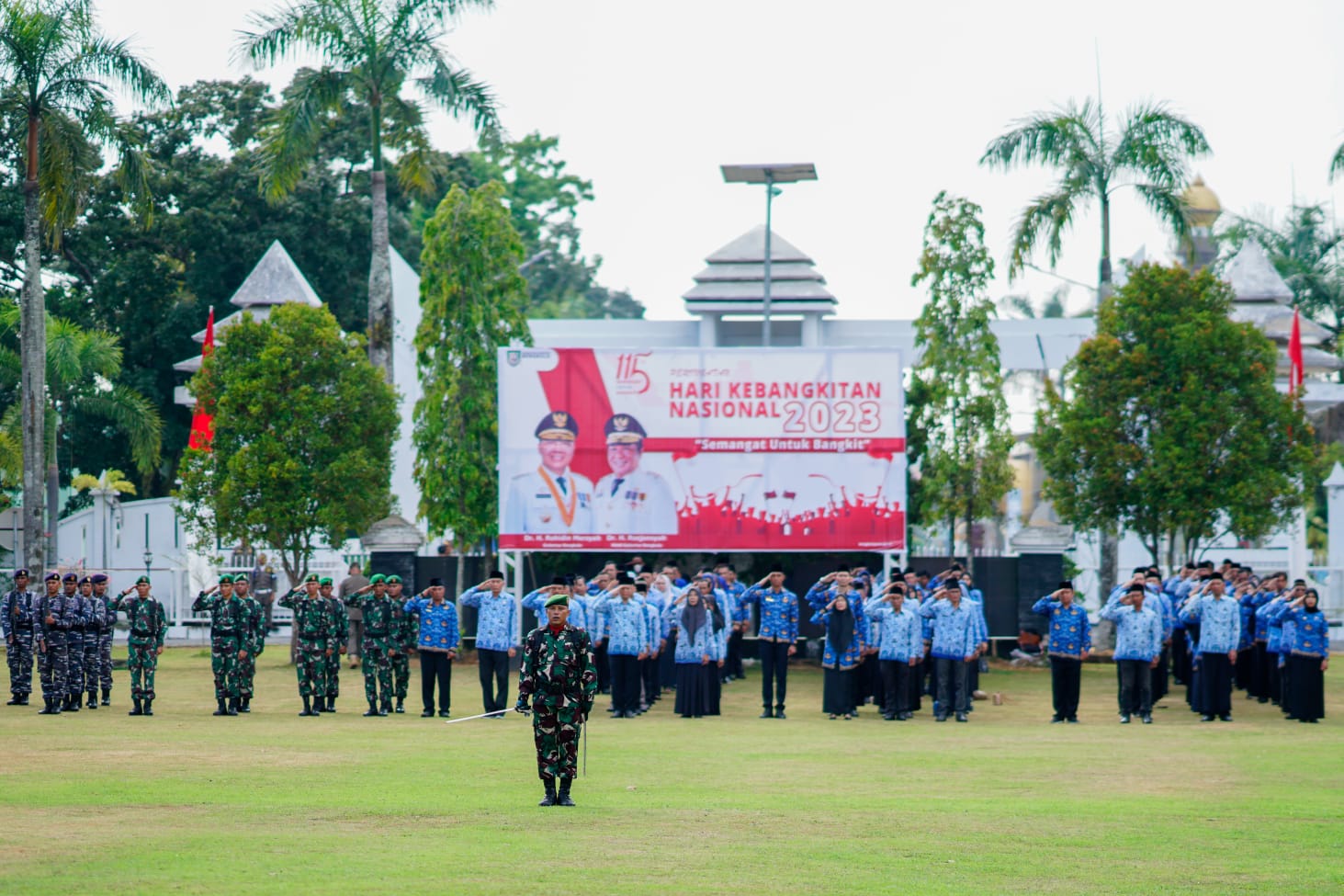 Kebangkitan Indonesia di tengah krisis dunia, lanjutnya, juga ditunjukkan melalui kiprah kita di berbagai forum internasional.